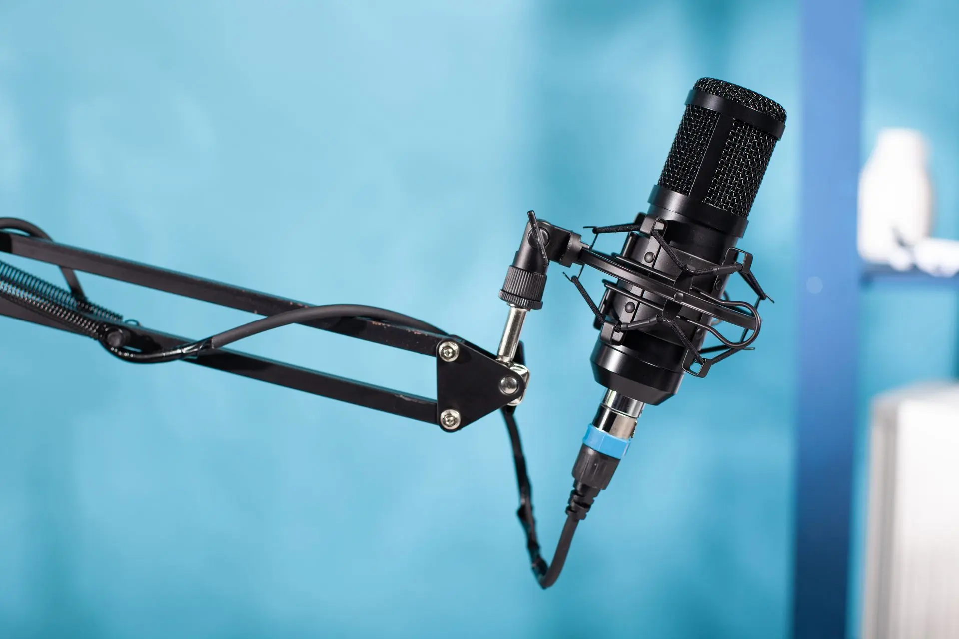 Microphone studio condensateur ultra-sensible : comment éliminer les bruits de fond
