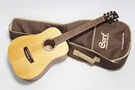 Cort Earth-Mini-Bag-OP Gtr Acoustique Top Solide Naturelle