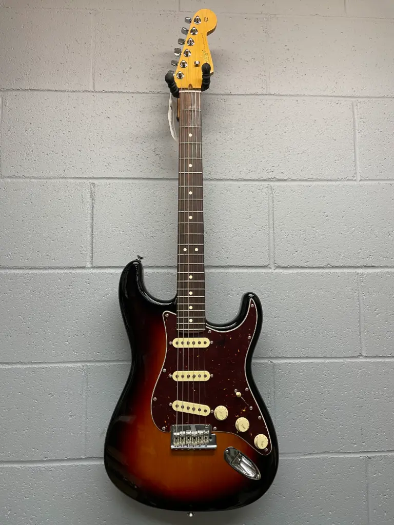Fender Américaine Pro II Strat Couché de Soleil 3 Couleurs