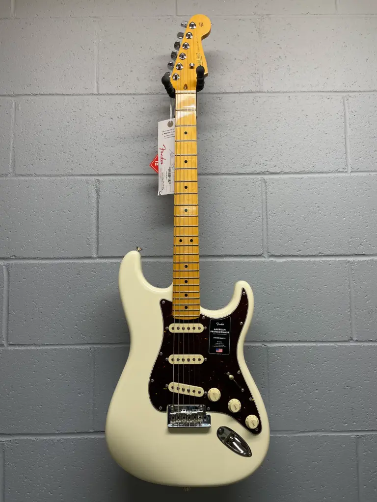 Fender Stratocaster American Professional II - maple fingerboard - Olympic White