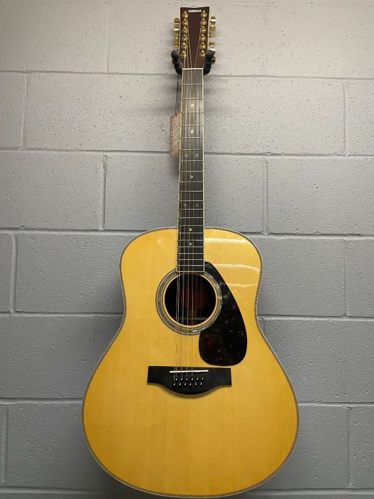 Yamaha LL16-12ARE - Guitare Folk 12 Cordes - Solide Épicéa