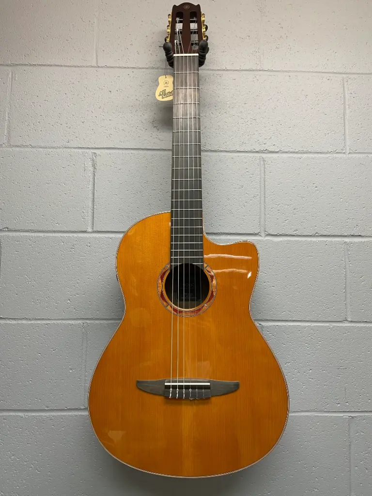 Yamaha Guitare Electro-Classique Lustrée Cèdre Naturel