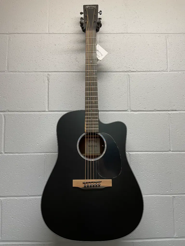 Martin Guitars - Guitare acoustique-électrique DC-10E Modern fini noir, étui souple inclus