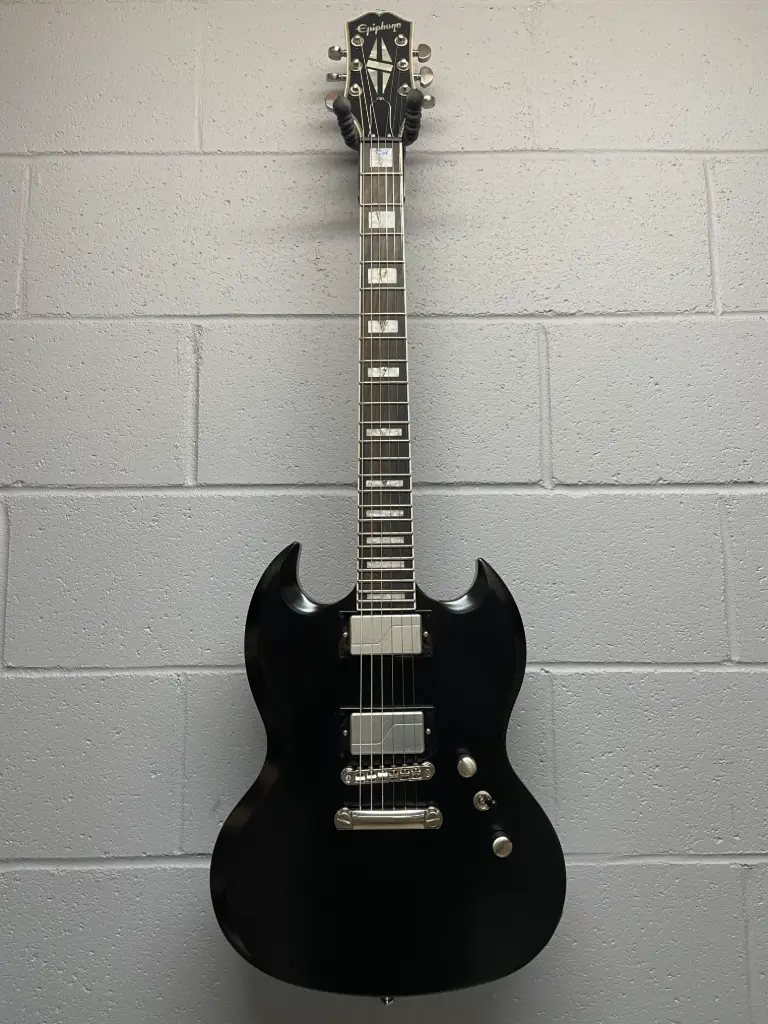 Epiphone SG Prophecy (fini noir de jais métallique vieilli, étui souple inclus)