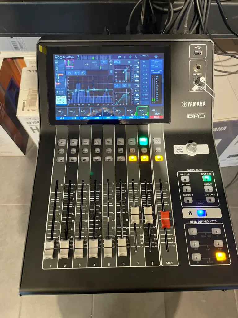 Yamaha DM3 - Console Numérique - Dante (Usagé)