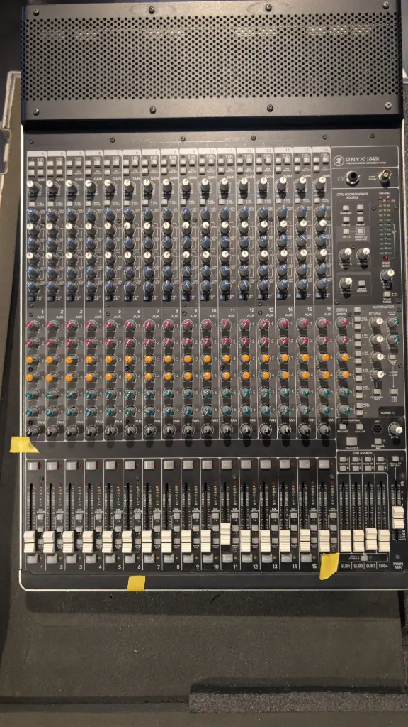 Mackie Onyx 1640i - Console Analogue 16 Entrée avec Flight Case(Usagée)