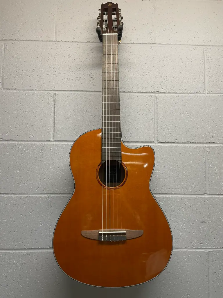 Yamaha NCX1C - Guitare Électro-Classique Cutaway Cèdre (Usagée)