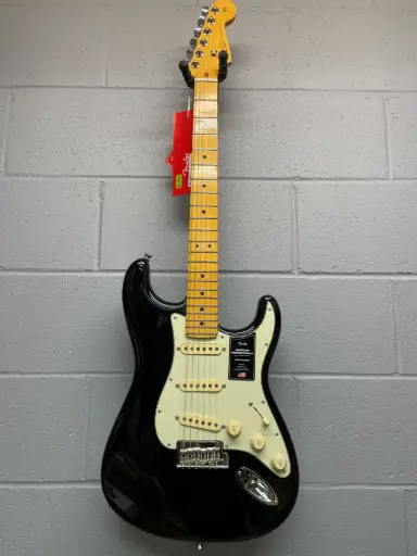 [113902706] Fender Stratocaster American Professional II, touche en érable - Noir