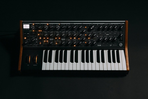 [LPS-SUB-006] Moog Subsequent 37 - Synthétiseur Analogique - Performance