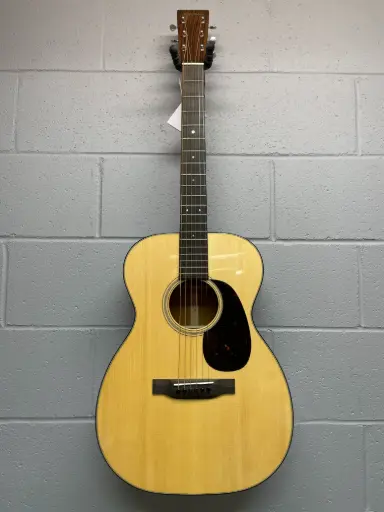 [Y250018] Martin 00-18 Standard - Acoustic Guitar - Timeless Performance