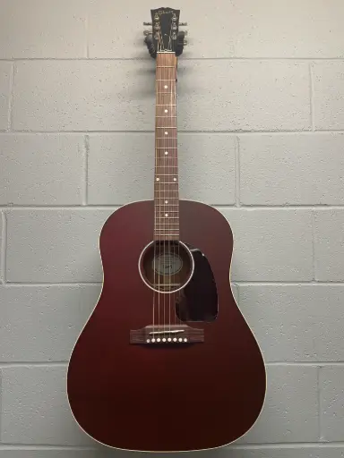 [MCRS45SPCWR] Gibson Guitare acoustique-électrique J-45 Special (fini rouge vin satiné, étui souple inclus)
