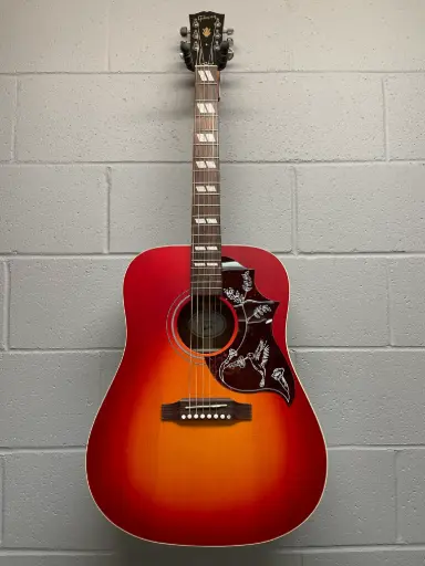 [MCSSHBSPCVCS] Gibson Guitare acoustique-électrique Hummingbird Special (fini Sunburst cerise rétro satiné, étui souple inclus)